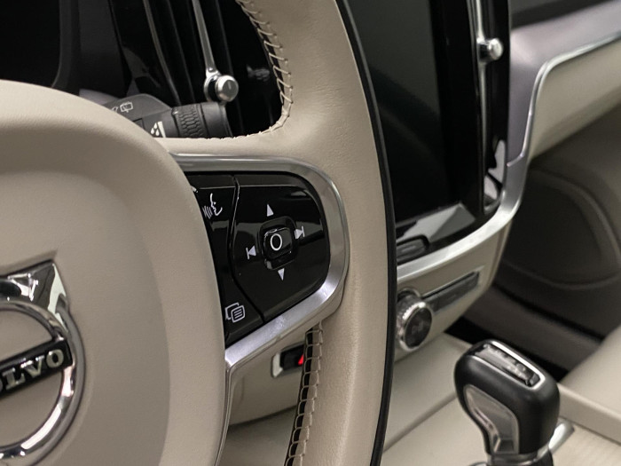 Volvo V60 D3 MOMENTUM PRO REZERVACE 2.0 d Momentum