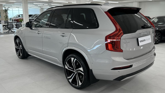 Volvo XC90 B5 AWD ULTIMATE DARK REZERVACE