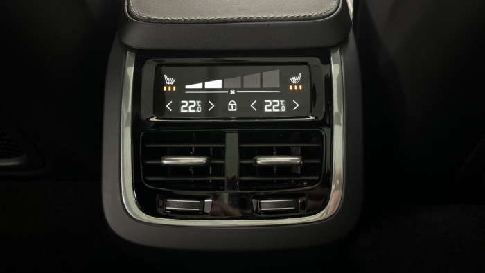 Volvo XC90 B5 AWD ULTIMATE DARK REZERVACE