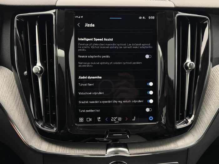 Volvo XC60 B5 AWD PLUS DARK AUT REZERVACE