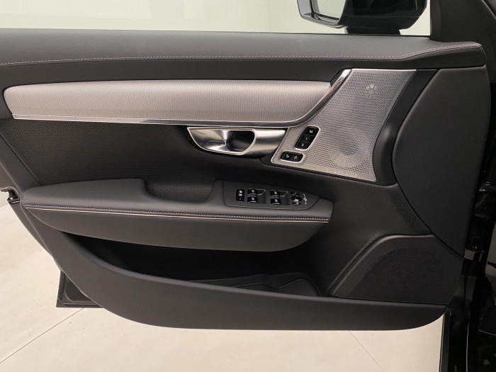 Volvo V90 B5 ULTIMATE DARK AUT 1.maj