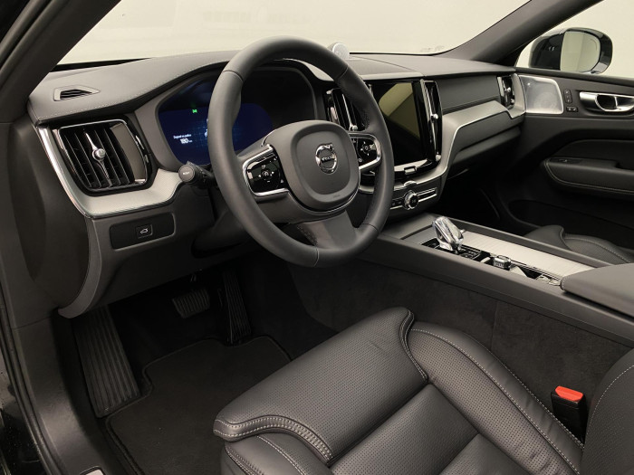 Volvo XC60 B5 AWD R-DESIGN AUT CZ