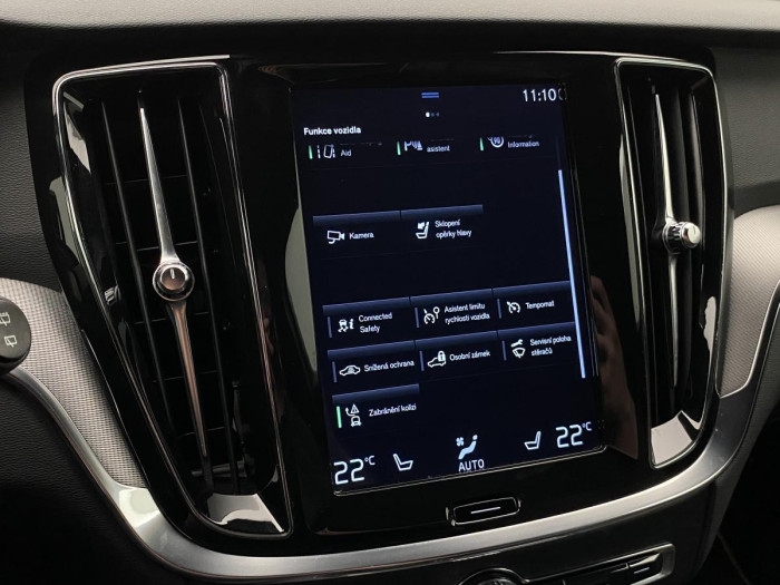 Volvo V60 T8 AWD R-DESIGN AUT REZERVACE