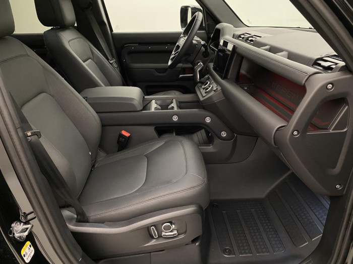 Land Rover Defender 130 D300 OUTBOUND 3.0 d