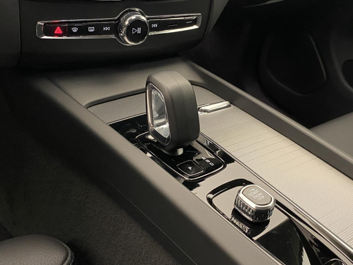 Volvo XC60 B5 AWD PLUS DARK AUT CZ 1.maj