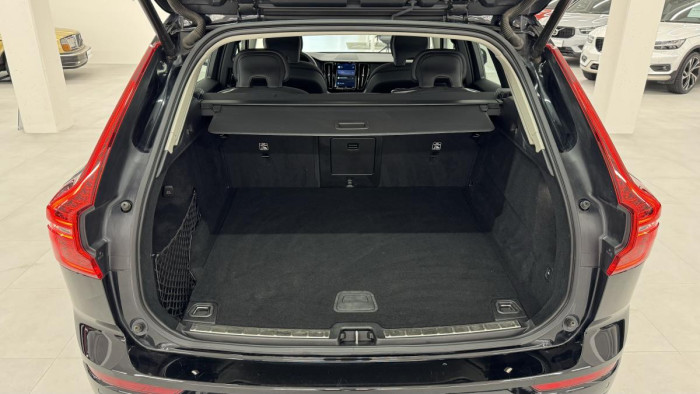 Volvo XC60 B4 AWD MOMENTUM AUT REZERVACE 2.0 Momentum