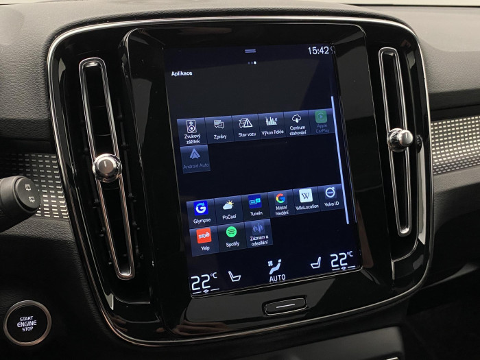 Volvo XC40 T4 AWD R-DESIGN REZERVACE