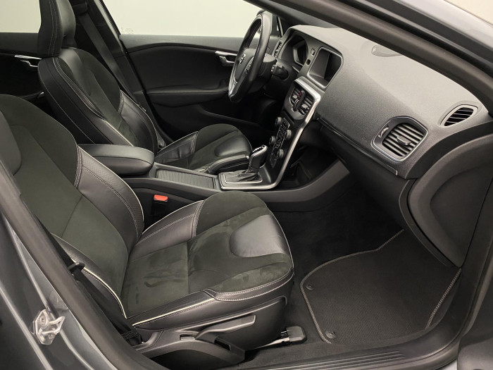 Volvo V40 T3 R-DESIGN AUT
