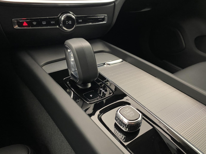 Volvo V60 B4 DARK PLUS AUT CZ