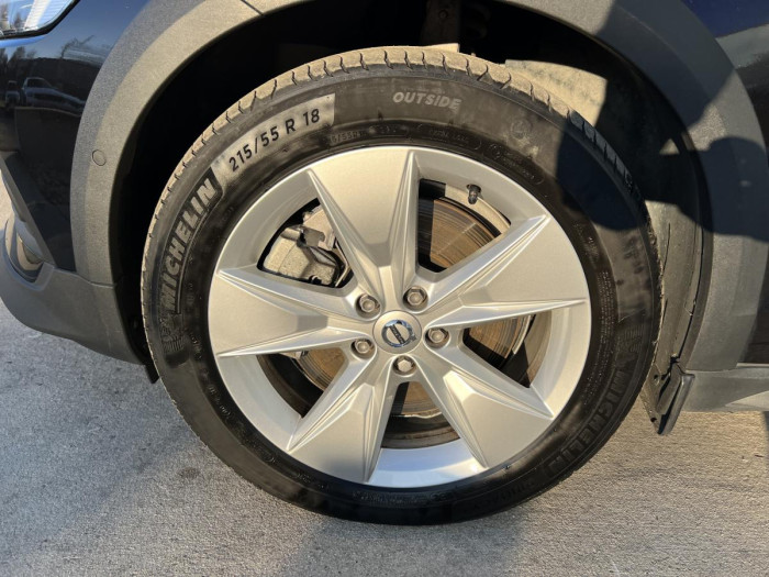 Volvo V60 CROSS COUNTRY B4 AWD Aut 1.maj