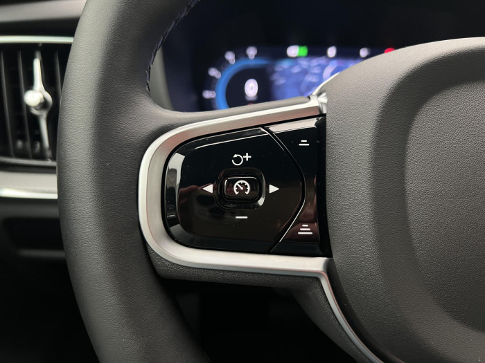 Volvo V60 B4 PLUS DARK AUT 1.maj.