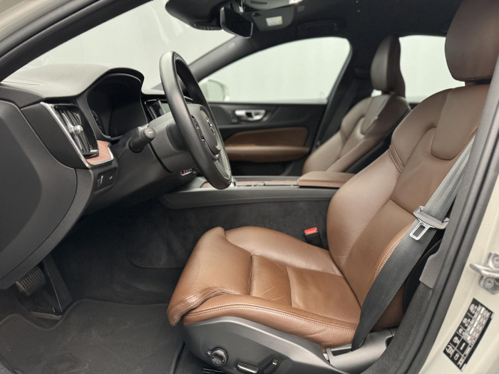 Volvo S60 B4 INSCRIPTION AUT CZ