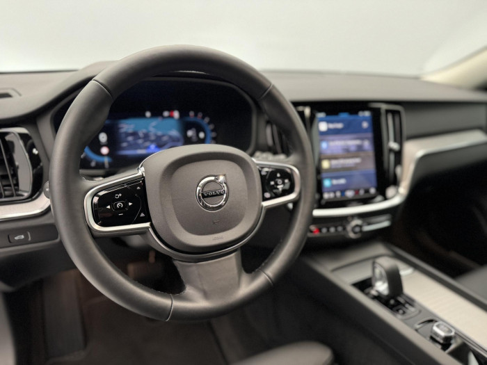 Volvo V60 B4 PLUS DARK CZ 1.maj