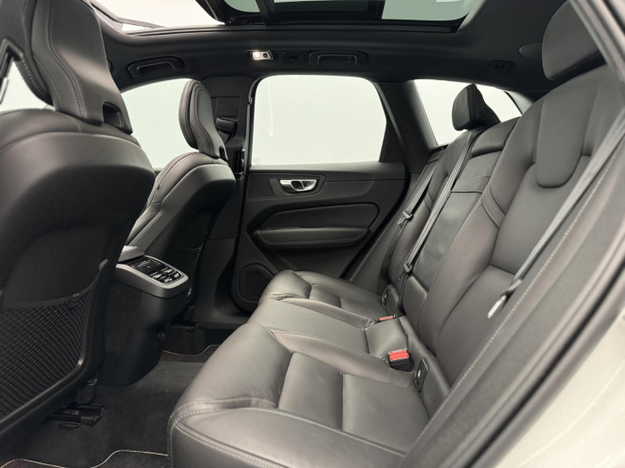 Volvo XC60 B5 AWD R-DESIGN AUT