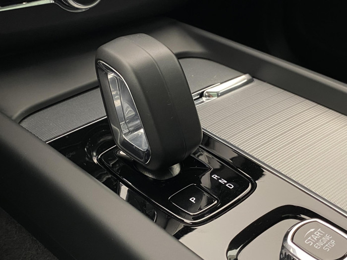 Volvo XC60 T6 AWD PLUG-IN DARK PLUS CZ