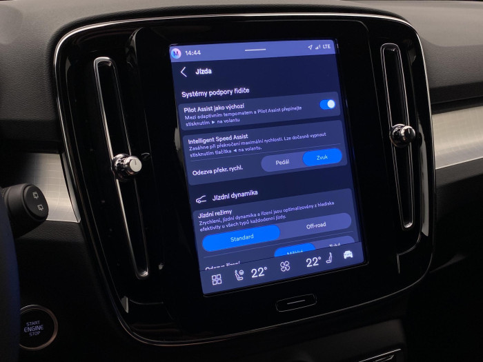 Volvo XC40 B4 PLUS BLACK EDITION AUT CZ