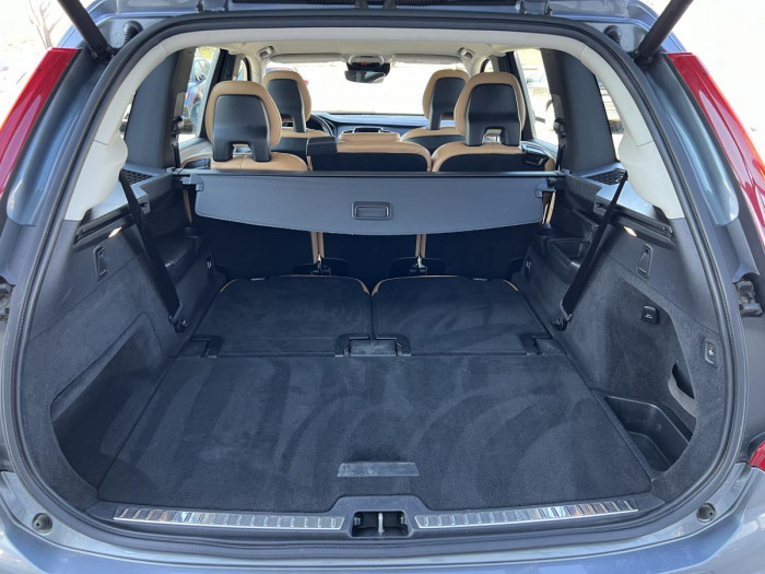 Volvo XC90 D5 AWD INSCRIPTION 7MÍSTNÁ Aut 2.0 d