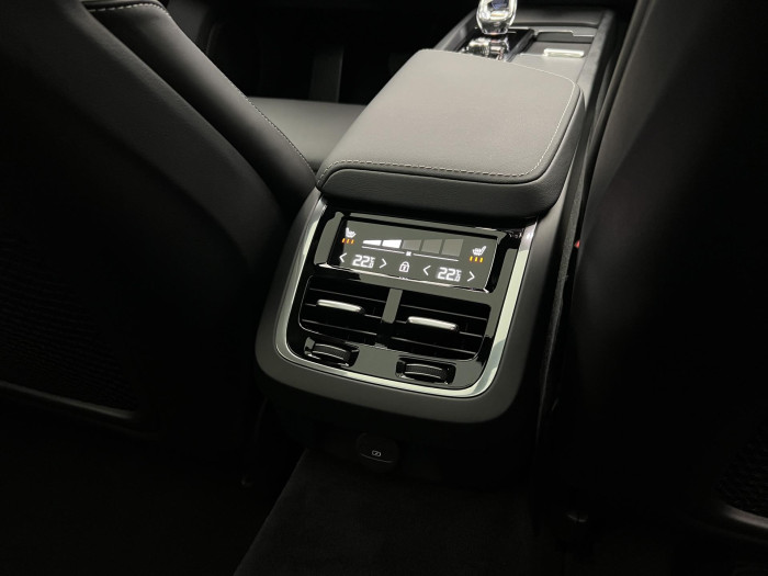 Volvo V60 B4 ULTRA DARK AUT 1.maj.