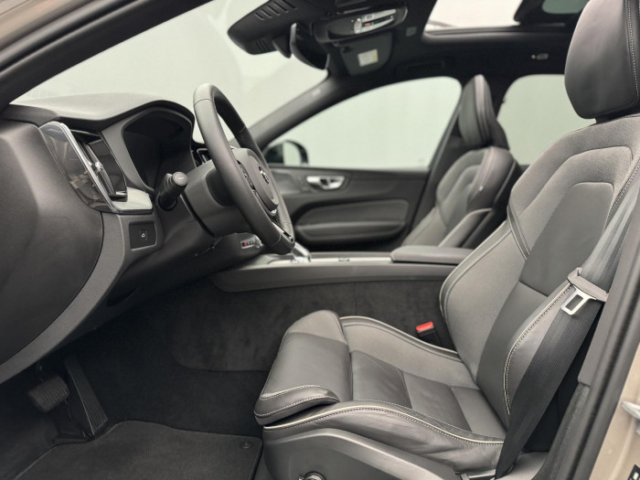 Volvo XC60 B5 AWD DARK PLUS