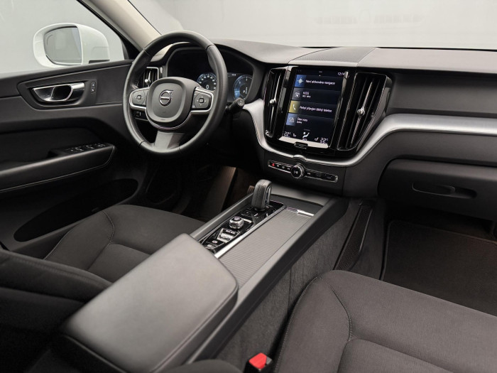 Volvo XC60 B4 AWD MOMENTUM PRO AUT CZ 2.0 Momentum