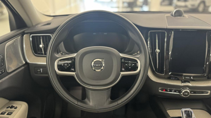 Volvo XC60 B5 AWD INSCRIPTION REZERVACE