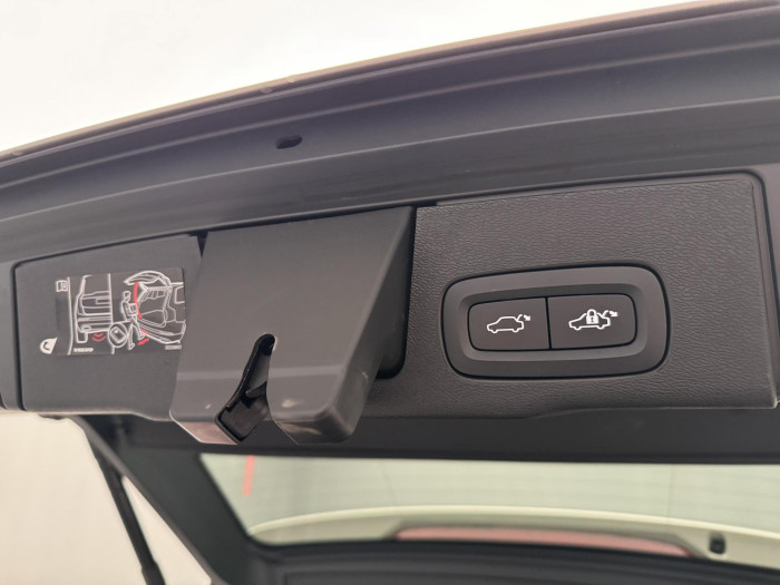 Volvo XC60 B4 MOMENTUM PRO AUT CZ 2.0 Momentum