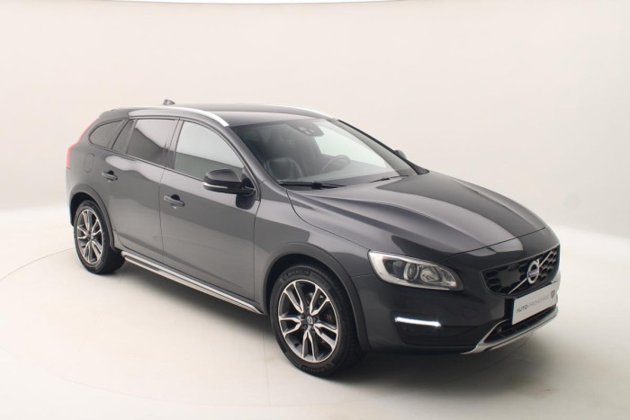 Volvo V60 CC D4 AWD SUMMUM AUT REZERVACE 2.4 d CC CC Summum