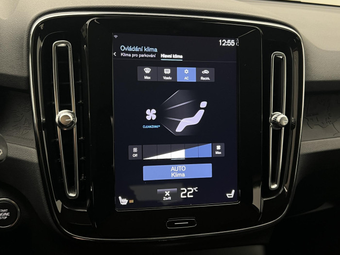 Volvo XC40 D4 AWD MOMENTUM PRO AUT CZ 2.0 d Momentum