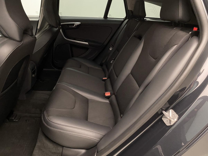 Volvo V60 D2 MOMENTUM NAVIGACE REZERVACE 1.6 d Momentum