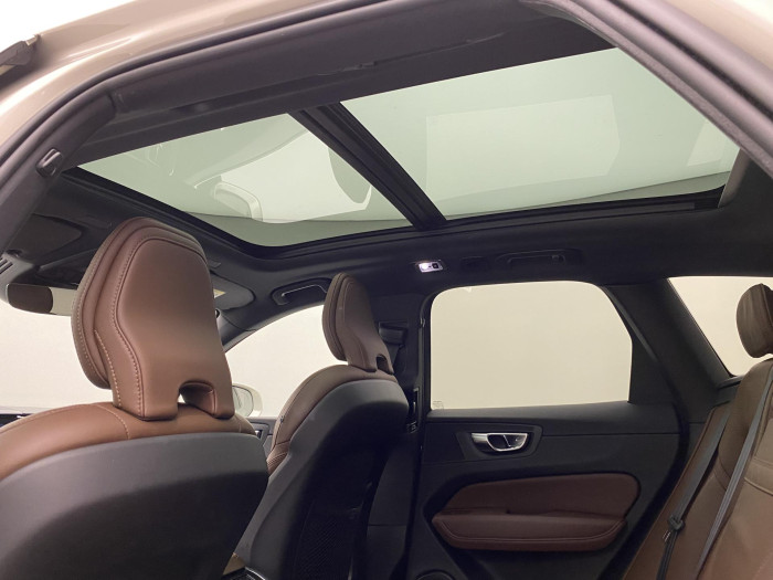 Volvo XC60 B5 AWD INSCRIPTION AUT CZ