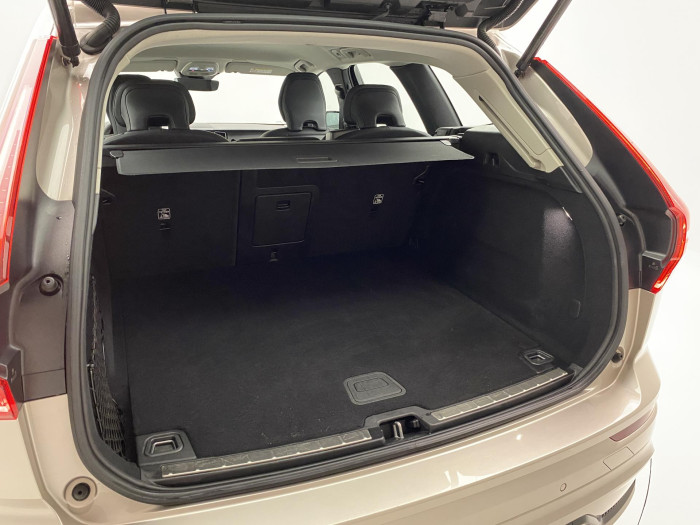 Volvo XC60 B4 AWD PLUS DARK AUT CZ