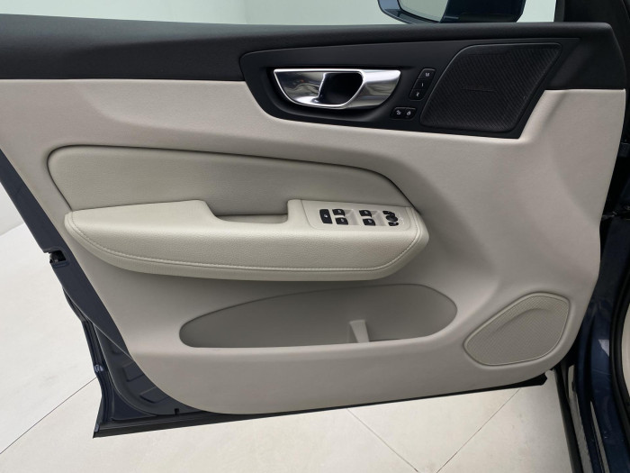 Volvo XC60 B4 AWD DARK PLUS AUT CZ