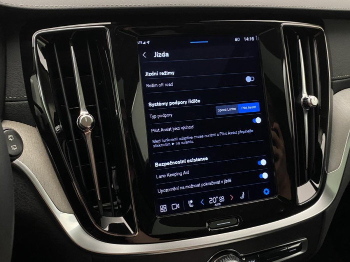 Volvo V60 CC B4 AWD ULTIMATE REZERVACE 2.0 CC CC