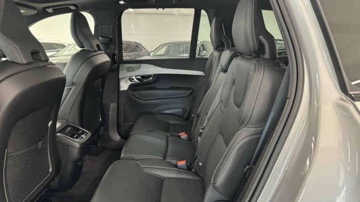 Volvo XC90 B5 AWD ULTIMATE DARK REZERVACE