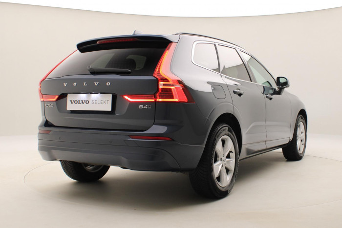 Volvo XC60 B4 AWD CORE AUT REZERVACE