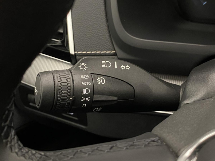 Volvo XC90 B6 AWD R-DESIGN REZERVACE