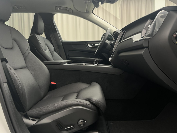 Volvo XC60 B5 AWD PLUS DARK AUT 1.maj.