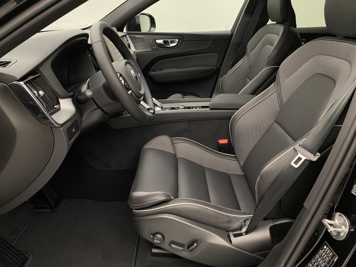 Volvo XC60 B5 AWD AUT PLUS BLACK EDITION