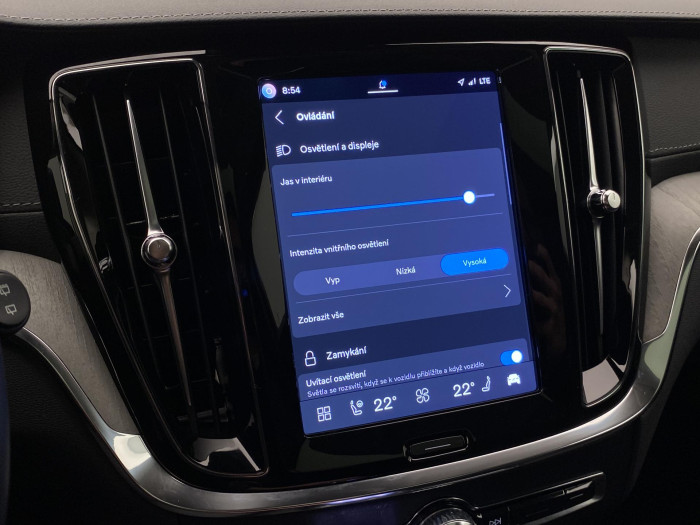 Volvo V60 T8 AWD PLUG-IN BRIGHT ULTRA CZ