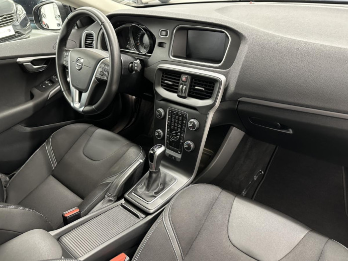 Volvo V40 T2 BLACK EDITION REZERVACE 2.0 Edition
