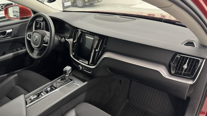 Volvo V60 D4 MOMENTUM ADVANCED REZERVACE 2.0 d Momentum