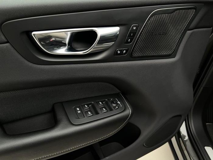 Volvo XC60 T4 R-DESIGN AUT