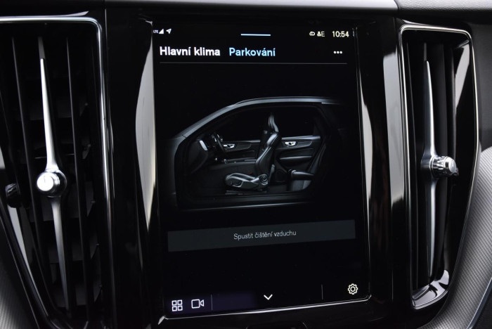 Volvo XC60 B4 AWD DARK PLUS AUT REZERVACE 2.0 Plus