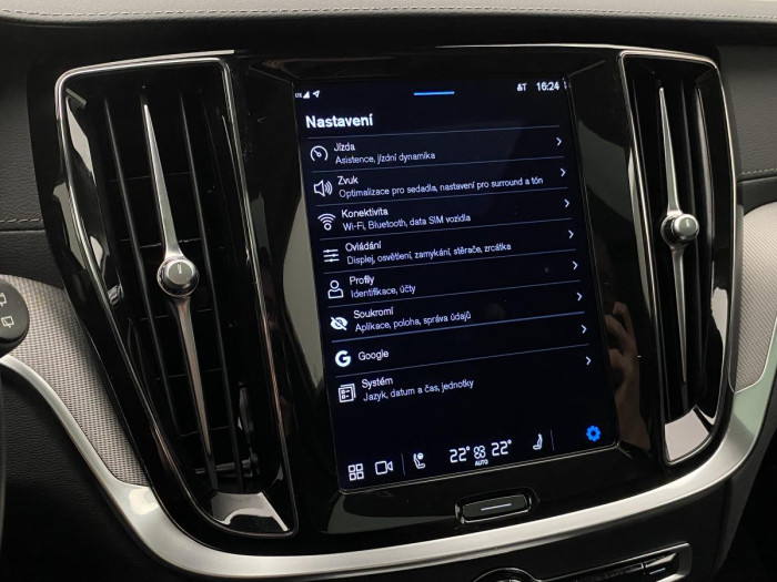 Volvo V60 B4 ULTIMATE DARK AUT REZERVACE