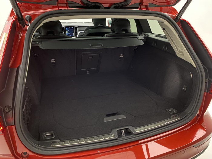 Volvo V60 B4 MOMENTUM AUT REZERVACE 2.0 Momentum