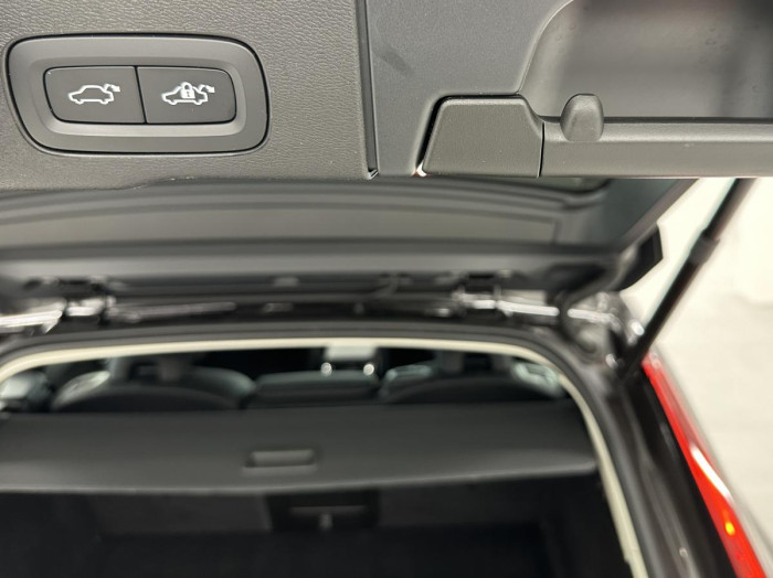 Volvo XC60 B5 AWD PLUS BRIGHT REZERVACE 2.0 Plus
