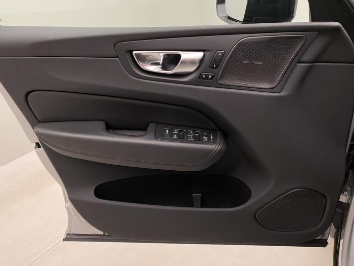 Volvo XC60 B4 PLUS DARK AUT 1.maj