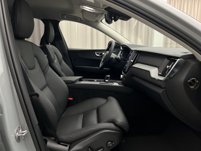 Volvo XC60 B4 AWD PLUS DARK AUT 1.maj.