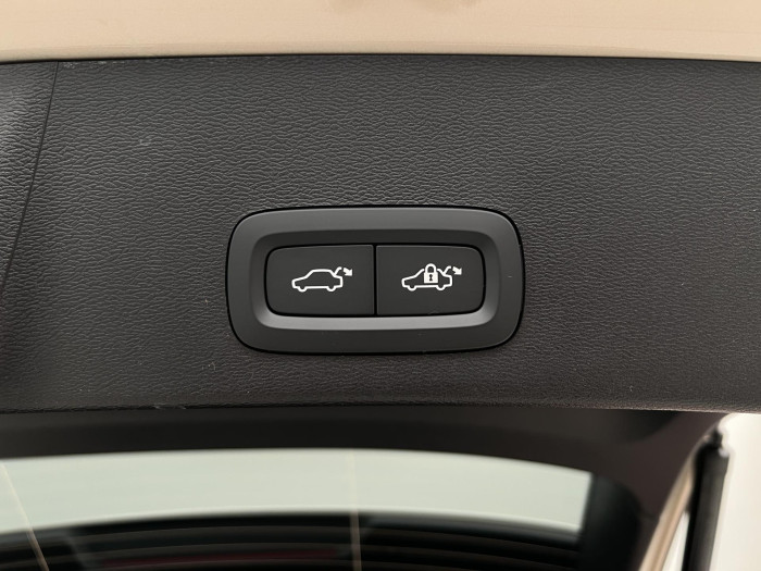 Volvo XC40 B3 DARK PLUS AUT