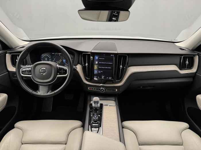 Volvo XC60 B4 INSCRIPTION AUT CZ